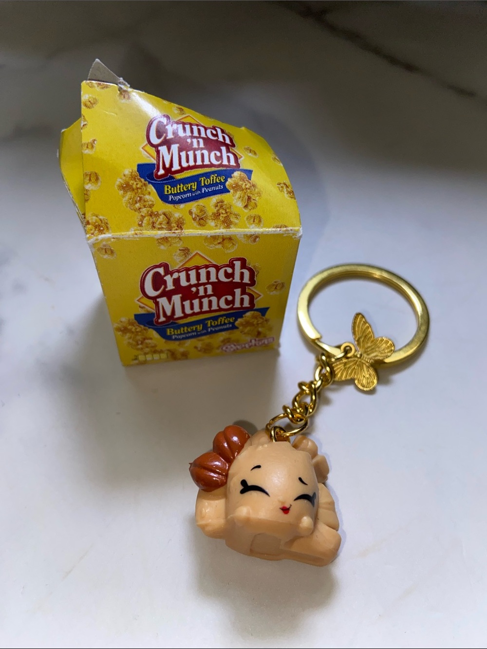 Shopkin Crunch 'n Munch Popcorn Keychain with Gold Butterfly key Holder